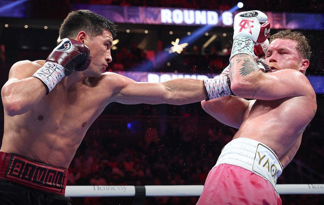 Döbbenetes orosz ringsiker! Bivol szinte kipofozta a szorítóból a világ legjobbjának tartott Alvarezt